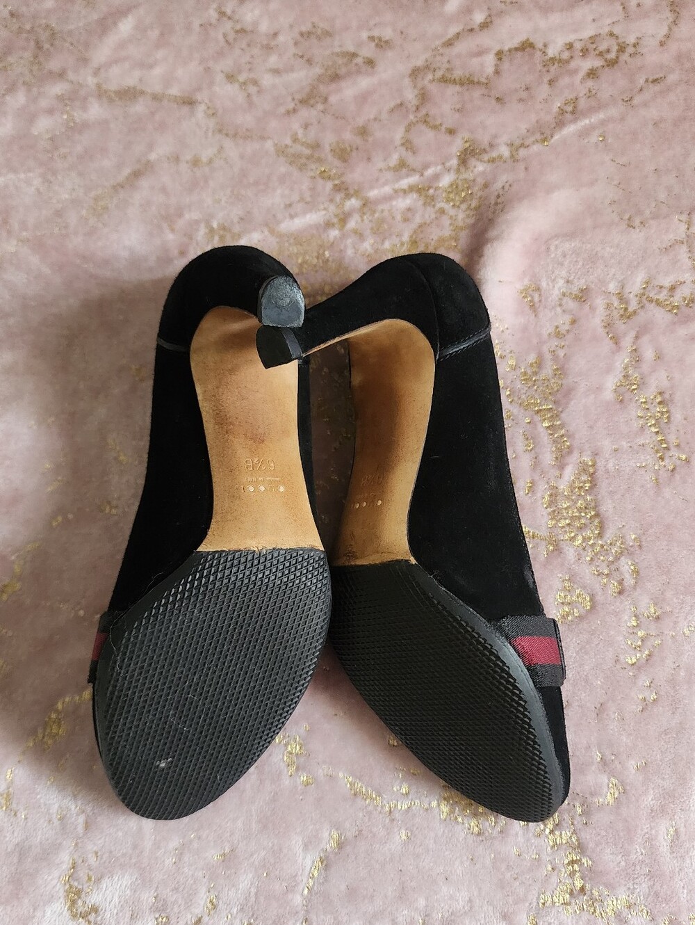 GUCCI | Black Accent Suede Pumps - Picture 9 of 16